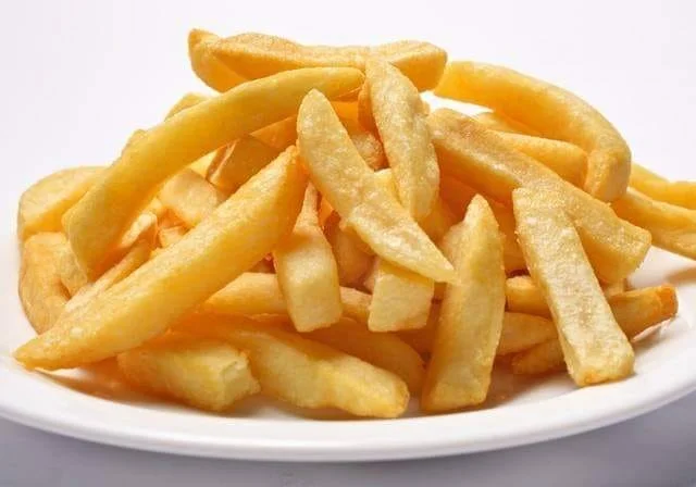 Patatas fritas con alioli